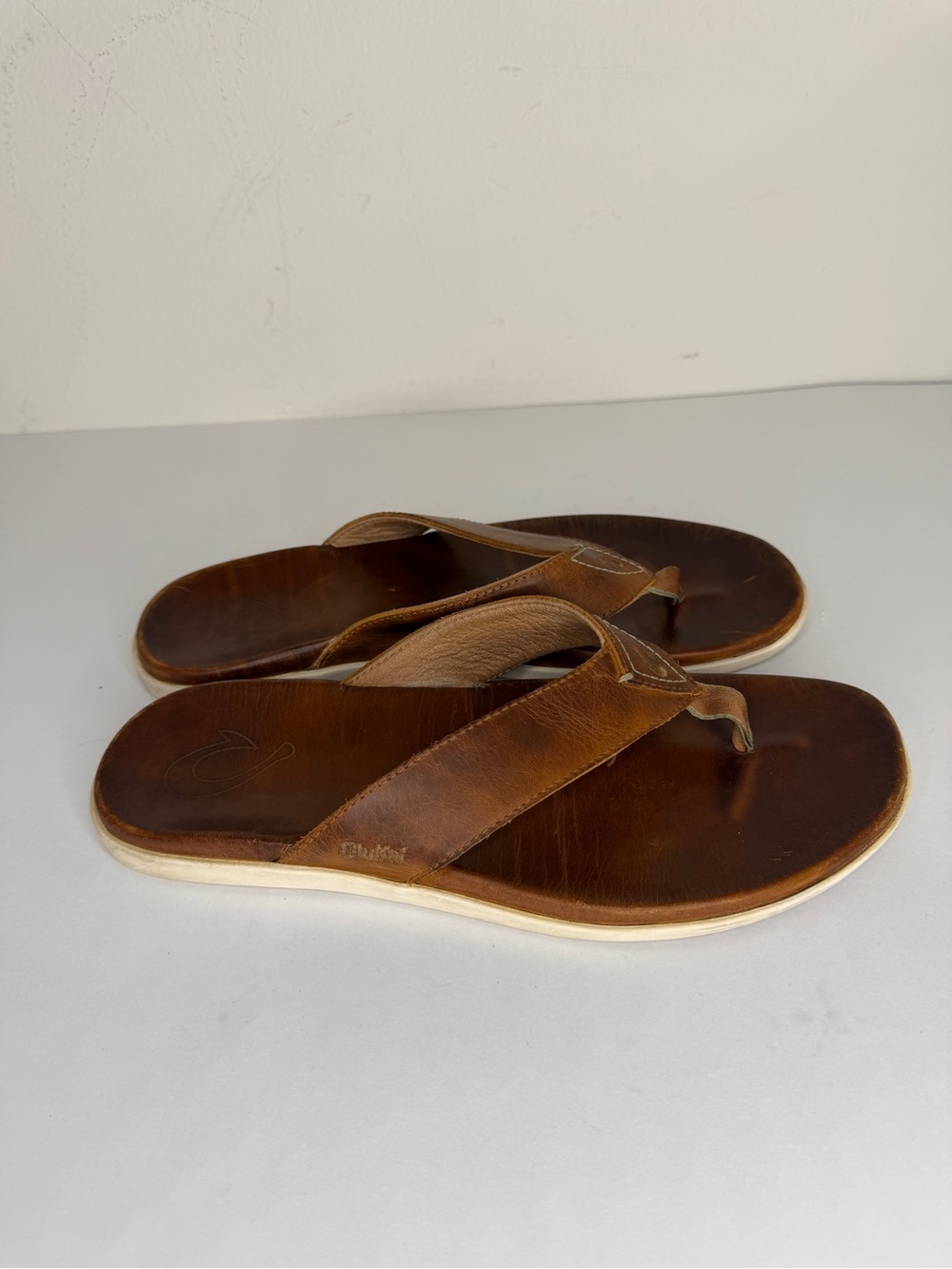 Olukai Nalukai Sandal Men’s Size 10 Brown Leather Flip Flop Thong Beach Casual
